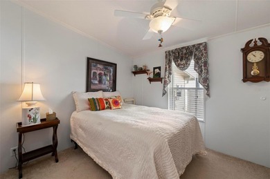 Under contract-accepting backup offers. Welcome to this cozy and on Kings Gate Golf Club in Florida - for sale on GolfHomes.com, golf home, golf lot