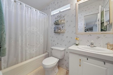 Under contract-accepting backup offers. Welcome to this cozy and on Kings Gate Golf Club in Florida - for sale on GolfHomes.com, golf home, golf lot