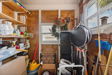 Under contract-accepting backup offers. Welcome to this cozy and on Kings Gate Golf Club in Florida - for sale on GolfHomes.com, golf home, golf lot