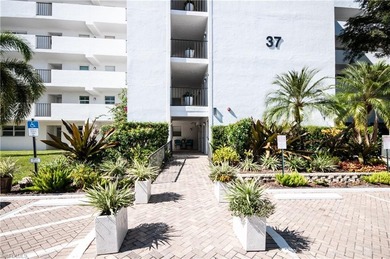 NEW Pictures!!!  Rare RENOVATED CORNER UNIT with views of pool on High Point Country Club in Florida - for sale on GolfHomes.com, golf home, golf lot