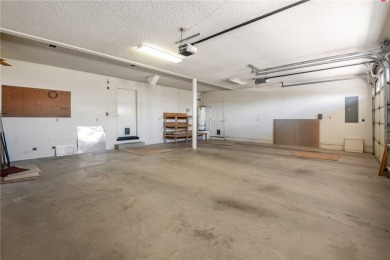 This 3285 livable sq. ft home backs up to the sceni 3rd hole of on Cerbat Cliffs Golf Course in Arizona - for sale on GolfHomes.com, golf home, golf lot