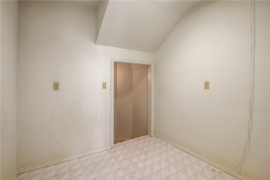 This 3285 livable sq. ft home backs up to the sceni 3rd hole of on Cerbat Cliffs Golf Course in Arizona - for sale on GolfHomes.com, golf home, golf lot