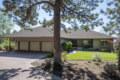 Expansive single level living with attached triple car garage on Rivers Edge Golf Resort in Oregon - for sale on GolfHomes.com, golf home, golf lot