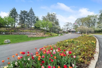 This end unit townhouse has been recently updated throughout on Pine Meadow Golf Club in Illinois - for sale on GolfHomes.com, golf home, golf lot