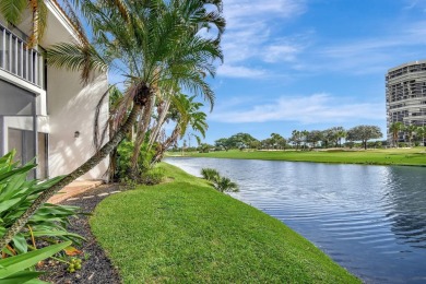 Charming 2 bedroom, 2 bathroom Villa, covered parking for 2 on The President Country Club in Florida - for sale on GolfHomes.com, golf home, golf lot