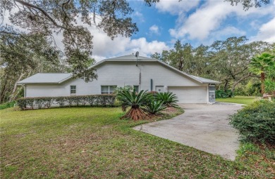 Welcome to your retreat in the heart of Citrus County! This on Twisted Oaks Golf Club in Florida - for sale on GolfHomes.com, golf home, golf lot