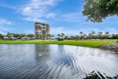 Charming 2 bedroom, 2 bathroom Villa, covered parking for 2 on The President Country Club in Florida - for sale on GolfHomes.com, golf home, golf lot