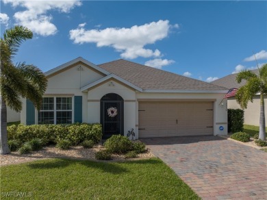 Welcome to this amazing Aria model with 3-bedrooms, 2-bathrooms on Sabal Springs Golf and Racquet Club in Florida - for sale on GolfHomes.com, golf home, golf lot