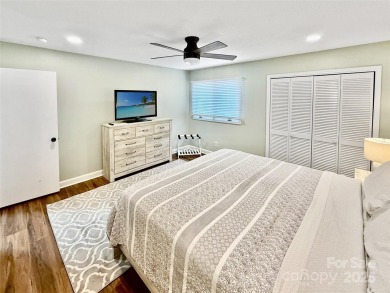 Newly renovated with brand new furnishings, fresh interior paint on Rumbling Bald Resort on Lake Lure in North Carolina - for sale on GolfHomes.com, golf home, golf lot