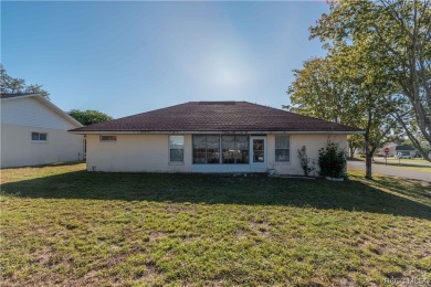 Introducing this cozy 2-bedroom, 2-bathroom home located in the on Twisted Oaks Golf Club in Florida - for sale on GolfHomes.com, golf home, golf lot