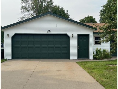 Great opportunity to own this nice patio home,  Built in 2005 on Meadowlark Country Club in Minnesota - for sale on GolfHomes.com, golf home, golf lot