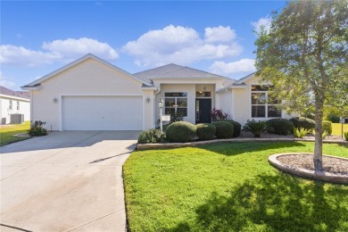 Under contract-accepting backup offers. EXPERIENCE THE VILLAGES on The Links of Spruce Creek in Florida - for sale on GolfHomes.com, golf home, golf lot