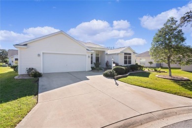 Under contract-accepting backup offers. EXPERIENCE THE VILLAGES on The Links of Spruce Creek in Florida - for sale on GolfHomes.com, golf home, golf lot