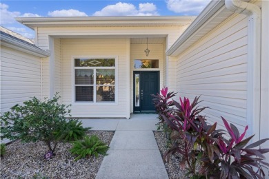 Under contract-accepting backup offers. EXPERIENCE THE VILLAGES on The Links of Spruce Creek in Florida - for sale on GolfHomes.com, golf home, golf lot