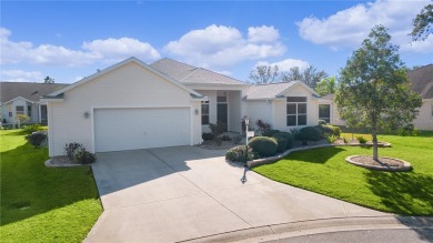 Under contract-accepting backup offers. EXPERIENCE THE VILLAGES on The Links of Spruce Creek in Florida - for sale on GolfHomes.com, golf home, golf lot