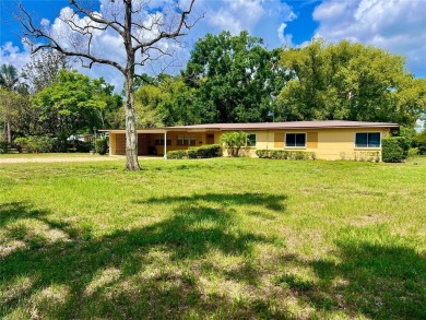 Charming 3-Bedroom, 2-Bath Home with Golf Course Views!
Welcome on Babe Zaharias Golf Course in Florida - for sale on GolfHomes.com, golf home, golf lot
