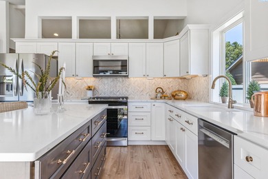 MLS# 289701 Welcome to a golf course retreat--an elegant on Horn Rapids Golf Club in Washington - for sale on GolfHomes.com, golf home, golf lot