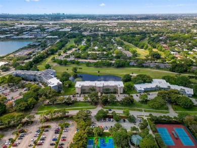 Beautiful 3 BR and 2 BA condo fully furnished. Ready to move on Palm-Aire Country Club and Resort - The Oaks in Florida - for sale on GolfHomes.com, golf home, golf lot