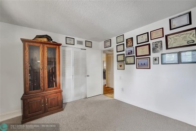 Do you like golf? This is the perfect home for you.  2 Bedroom/ on Wynmoor Golf Course in Florida - for sale on GolfHomes.com, golf home, golf lot
