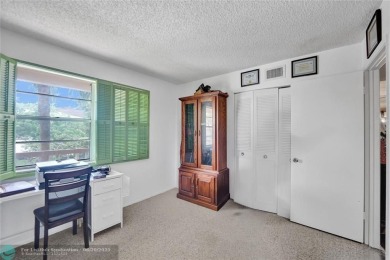 Do you like golf? This is the perfect home for you.  2 Bedroom/ on Wynmoor Golf Course in Florida - for sale on GolfHomes.com, golf home, golf lot