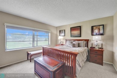 Do you like golf? This is the perfect home for you.  2 Bedroom/ on Wynmoor Golf Course in Florida - for sale on GolfHomes.com, golf home, golf lot
