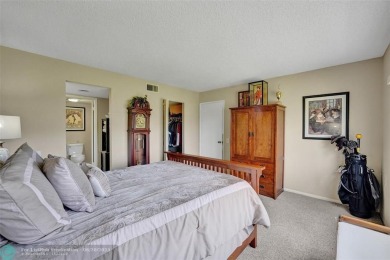Do you like golf? This is the perfect home for you.  2 Bedroom/ on Wynmoor Golf Course in Florida - for sale on GolfHomes.com, golf home, golf lot