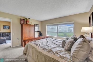 Do you like golf? This is the perfect home for you.  2 Bedroom/ on Wynmoor Golf Course in Florida - for sale on GolfHomes.com, golf home, golf lot