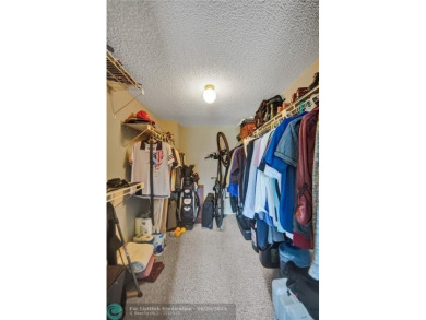 Do you like golf? This is the perfect home for you.  2 Bedroom/ on Wynmoor Golf Course in Florida - for sale on GolfHomes.com, golf home, golf lot