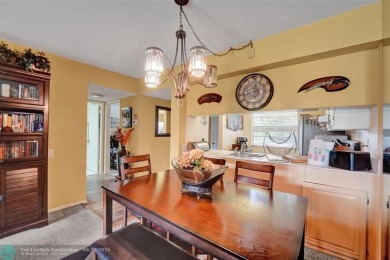 Do you like golf? This is the perfect home for you.  2 Bedroom/ on Wynmoor Golf Course in Florida - for sale on GolfHomes.com, golf home, golf lot