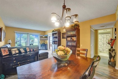 Do you like golf? This is the perfect home for you.  2 Bedroom/ on Wynmoor Golf Course in Florida - for sale on GolfHomes.com, golf home, golf lot