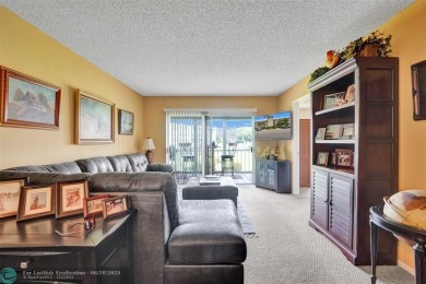 Do you like golf? This is the perfect home for you.  2 Bedroom/ on Wynmoor Golf Course in Florida - for sale on GolfHomes.com, golf home, golf lot