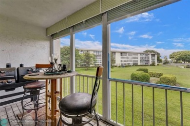 Do you like golf? This is the perfect home for you.  2 Bedroom/ on Wynmoor Golf Course in Florida - for sale on GolfHomes.com, golf home, golf lot