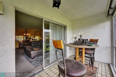 Do you like golf? This is the perfect home for you.  2 Bedroom/ on Wynmoor Golf Course in Florida - for sale on GolfHomes.com, golf home, golf lot