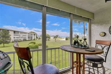 Do you like golf? This is the perfect home for you.  2 Bedroom/ on Wynmoor Golf Course in Florida - for sale on GolfHomes.com, golf home, golf lot