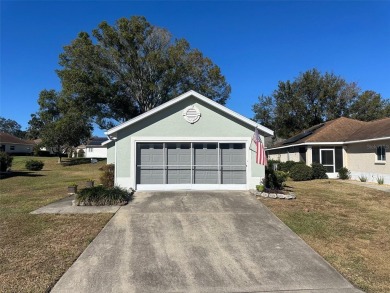 Beautiful 2/2 home in gated 55+ community. High ceilings on Ocala Palms Golf and Country Club in Florida - for sale on GolfHomes.com, golf home, golf lot