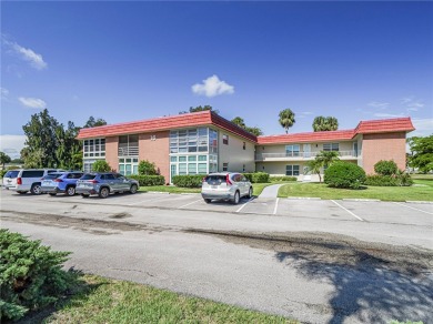 Beautiful community of Vista Royale! Active community with 5 on The American Golf Club in Florida - for sale on GolfHomes.com, golf home, golf lot