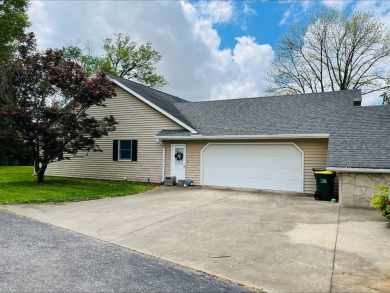 This charming 3 bedroom, 2 bathroom home with great curb appeal on Deer Run/Mary Heath Mem. Golf Course in Illinois - for sale on GolfHomes.com, golf home, golf lot