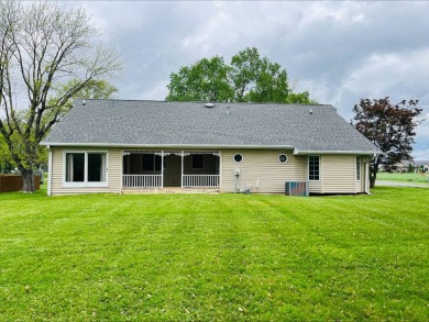 This charming 3 bedroom, 2 bathroom home with great curb appeal on Deer Run/Mary Heath Mem. Golf Course in Illinois - for sale on GolfHomes.com, golf home, golf lot