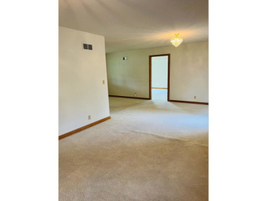 This charming 3 bedroom, 2 bathroom home with great curb appeal on Deer Run/Mary Heath Mem. Golf Course in Illinois - for sale on GolfHomes.com, golf home, golf lot