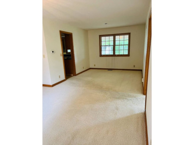 This charming 3 bedroom, 2 bathroom home with great curb appeal on Deer Run/Mary Heath Mem. Golf Course in Illinois - for sale on GolfHomes.com, golf home, golf lot