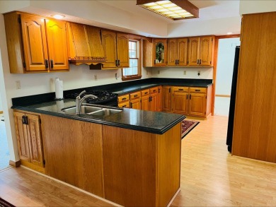 This charming 3 bedroom, 2 bathroom home with great curb appeal on Deer Run/Mary Heath Mem. Golf Course in Illinois - for sale on GolfHomes.com, golf home, golf lot