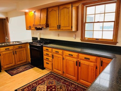 This charming 3 bedroom, 2 bathroom home with great curb appeal on Deer Run/Mary Heath Mem. Golf Course in Illinois - for sale on GolfHomes.com, golf home, golf lot