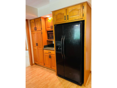 This charming 3 bedroom, 2 bathroom home with great curb appeal on Deer Run/Mary Heath Mem. Golf Course in Illinois - for sale on GolfHomes.com, golf home, golf lot