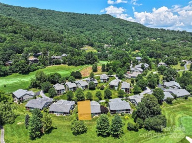 Beautiful 3BD/2BA townhome overlooking the 5th hole at Laurel on Laurel Ridge Country Club in North Carolina - for sale on GolfHomes.com, golf home, golf lot