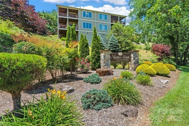 Beautiful 3BD/2BA townhome overlooking the 5th hole at Laurel on Laurel Ridge Country Club in North Carolina - for sale on GolfHomes.com, golf home, golf lot