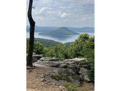 Experience the casual lifestyle of golf course living in this on Indian Hills Country Club in Arkansas - for sale on GolfHomes.com, golf home, golf lot