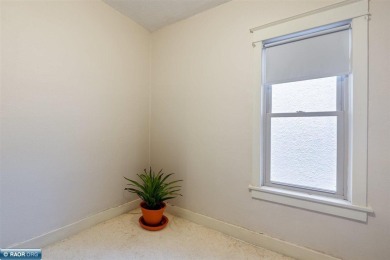 This charming 2-bedroom, 1-bath home is all about easy living on Hibbing Municipal Golf Course in Minnesota - for sale on GolfHomes.com, golf home, golf lot