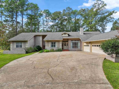 This golf course front 4-bedroom, 3.5-bathroom, 1-story brick on Rayburn Country Club in Texas - for sale on GolfHomes.com, golf home, golf lot