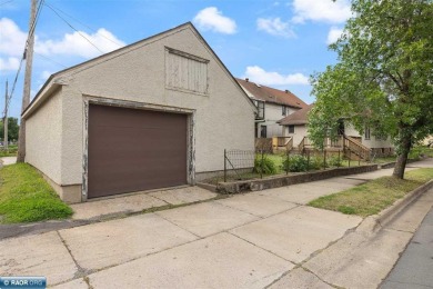 This charming 2-bedroom, 1-bath home is all about easy living on Hibbing Municipal Golf Course in Minnesota - for sale on GolfHomes.com, golf home, golf lot