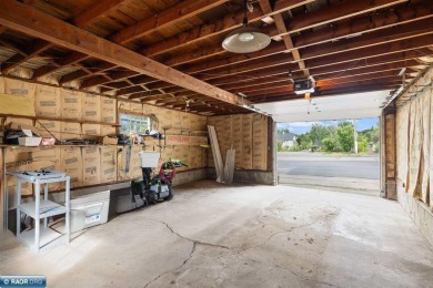 This charming 2-bedroom, 1-bath home is all about easy living on Hibbing Municipal Golf Course in Minnesota - for sale on GolfHomes.com, golf home, golf lot
